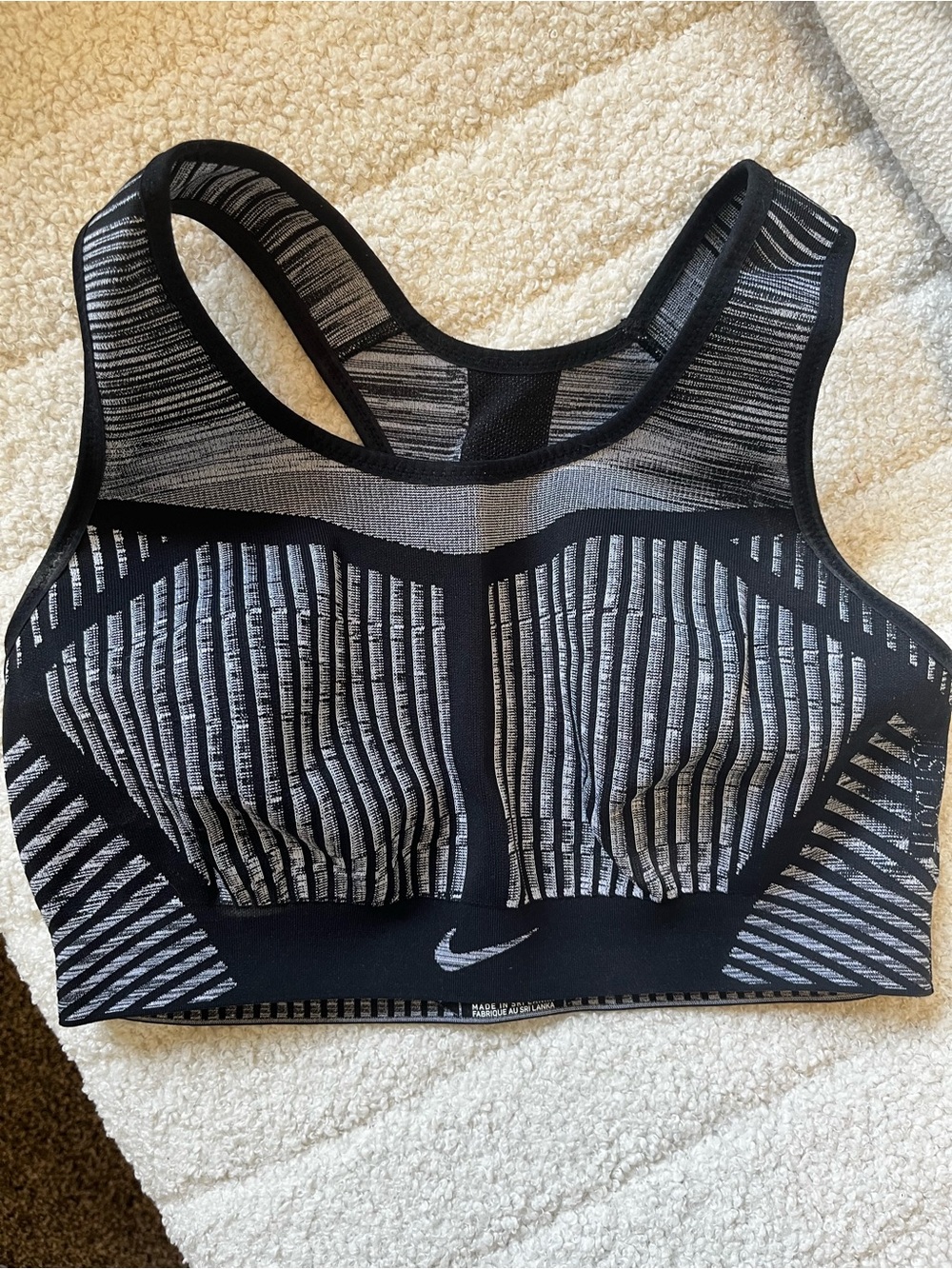Nike Black and Gray Patterned Seamless Sports Bra